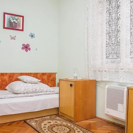 Holiday home Familia Nyaralo 22 Balatonmariafurdo